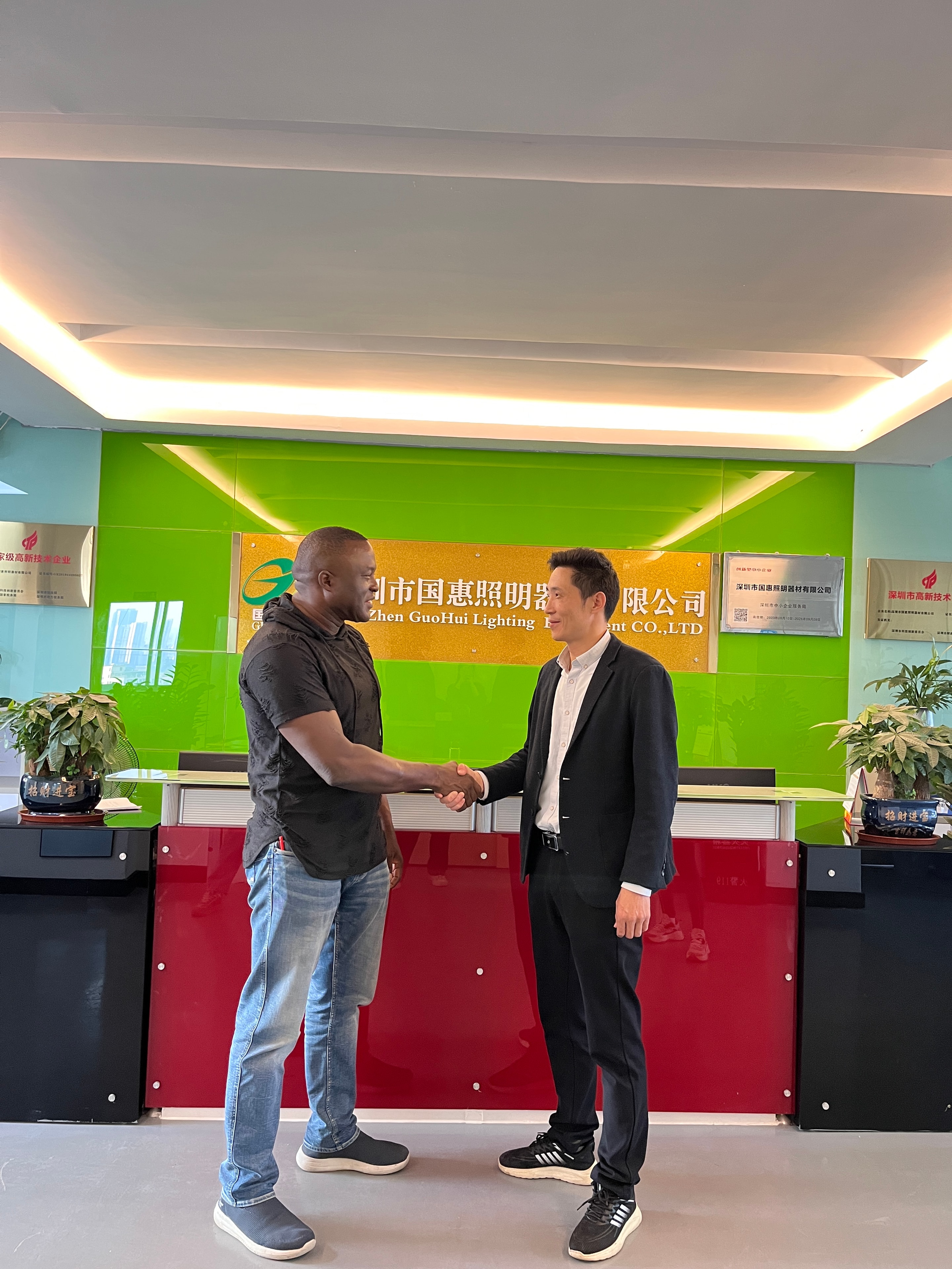 Los primeros días en la fábrica de Guohui Lighting